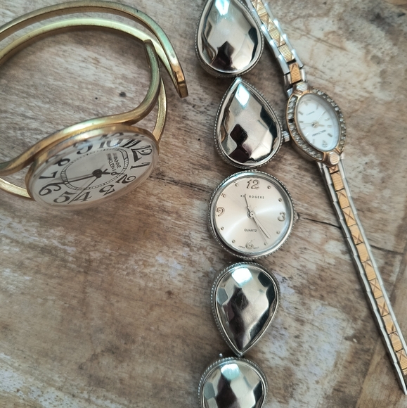 3 watches prob just needs batteries  Kim Rogers,Ann Kline, Waltham.2 stones out - Picture 9 of 10